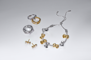 Alternative view of Charm Pandora Moments Mạ Vàng 14K Hình Nơ Đính Đá